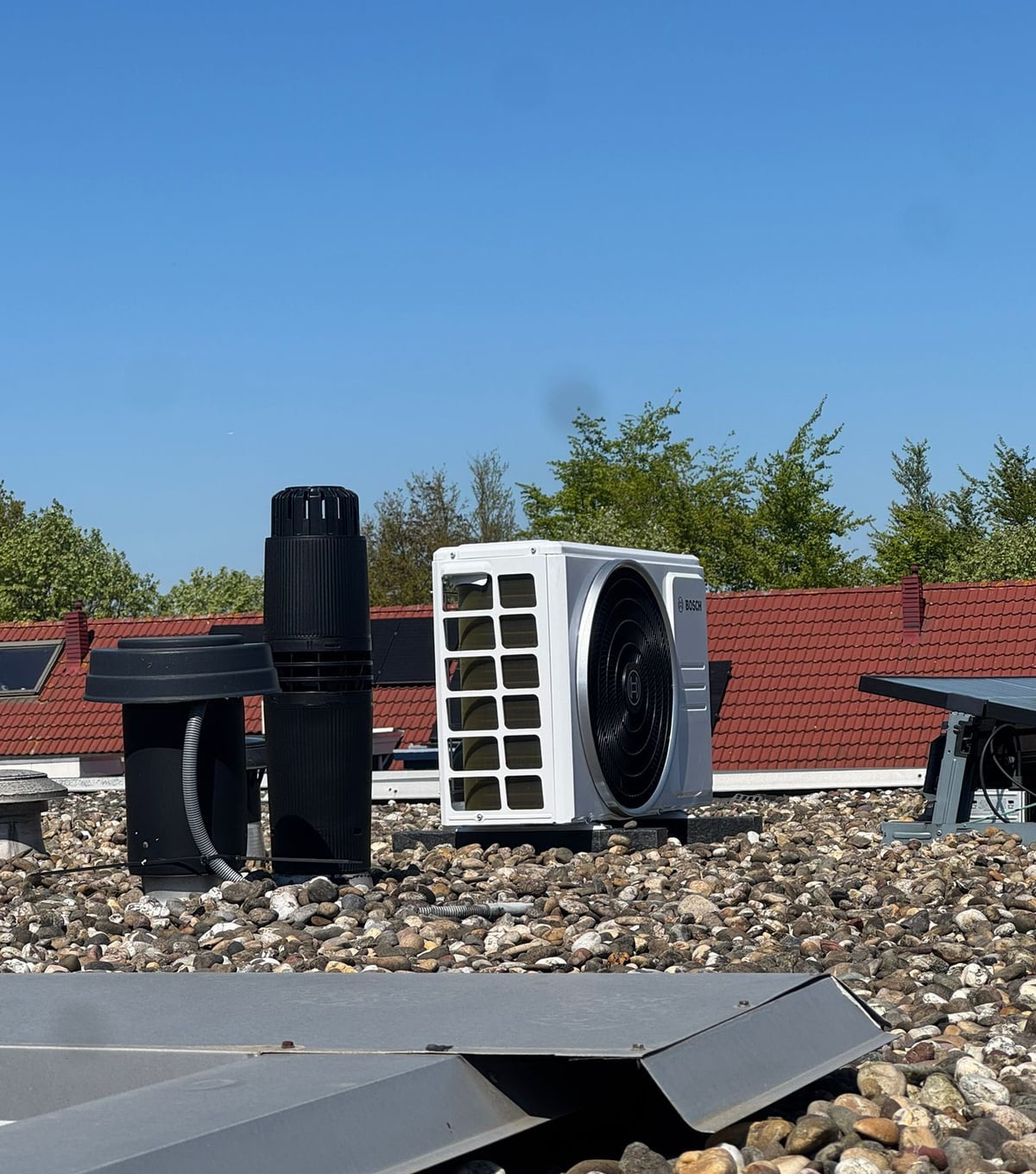 Bosch airco buitenunit op plat dak
